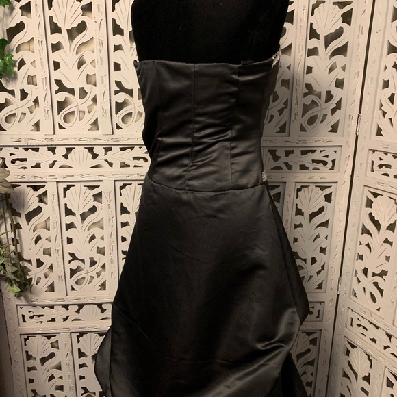 JUMP APPAREL LIKE NEW DARING BLACK SATIN & JEWELS FORMAL PROM DRESS GOWN - Picture 7 of 9